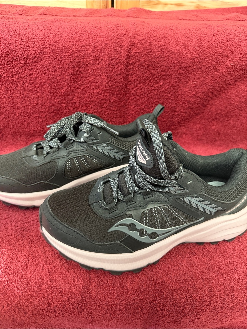 Saucony Women’s Black and Light Gray, Sneakers, 6.5 m,  Excursion TR1, Brand New